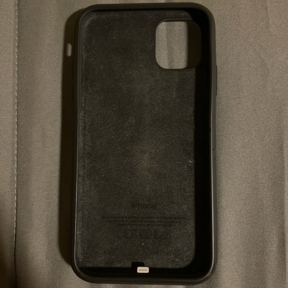 Apple iPhone 11 Charging Case - Picture 2 of 3